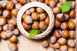 alte-alune-de-padure-hazelnuts-300x200 9 tipuri de nuci pe care ar trebui să le incluzi în dieta ta