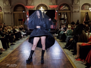 1000281316-1024x763-1-300x224 Soirees de la mode - un reper al modei românești