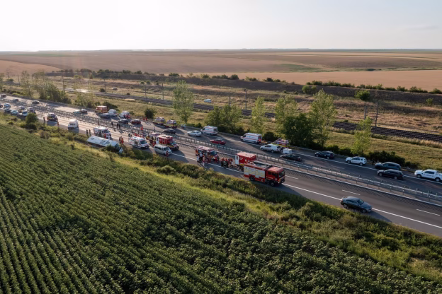 img_5415-1-624x416 Grav accident pe Autostrada A2: Un autocar cu copii s-a răsturnat la Săruleşti. Un adult a murit, mai mulţi minori sunt răniţi