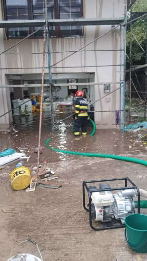 img_5848-298x530 Furtuni violente în șapte județe: incendiu provocat de fulger și localități afectate de inundații